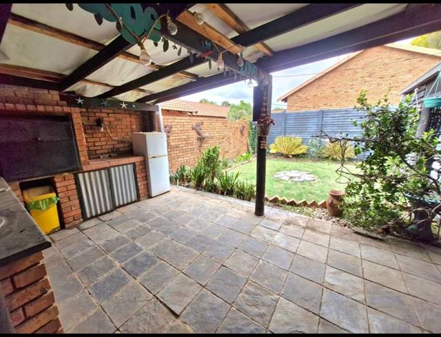 2 BEDROOM TOWNHOUSE FOR SALE IN ANNLIN